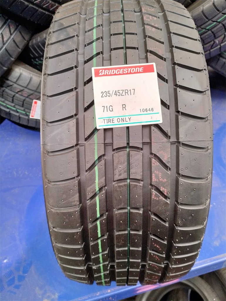 255/40R17 00 Bridgestone RE71  DOT2018